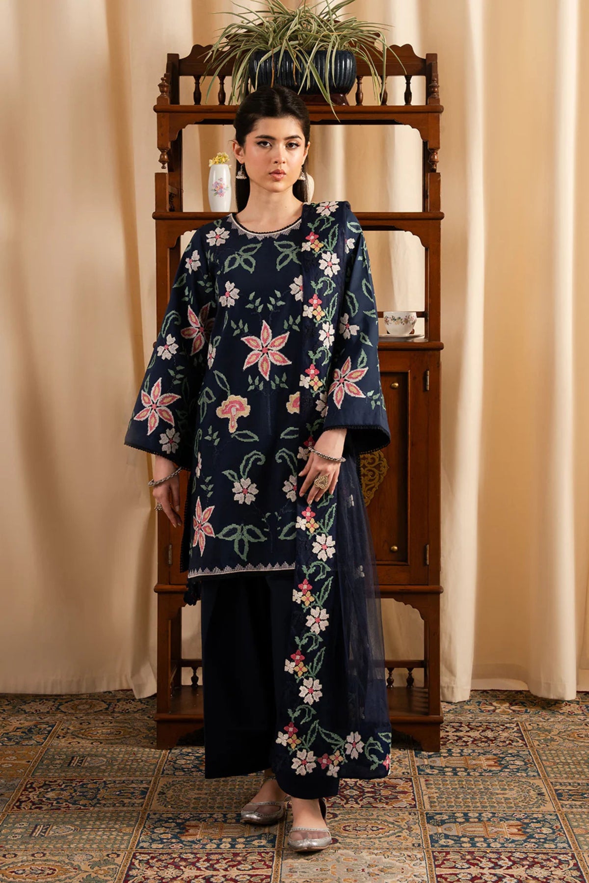 Latest Pakistani Formal Outfits 2025