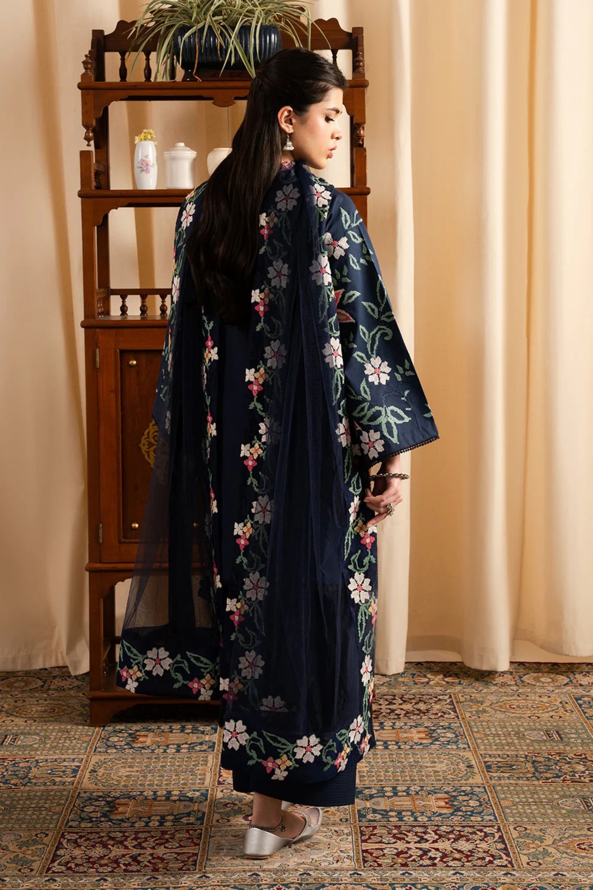 Latest Pakistani Formal Outfits 2025