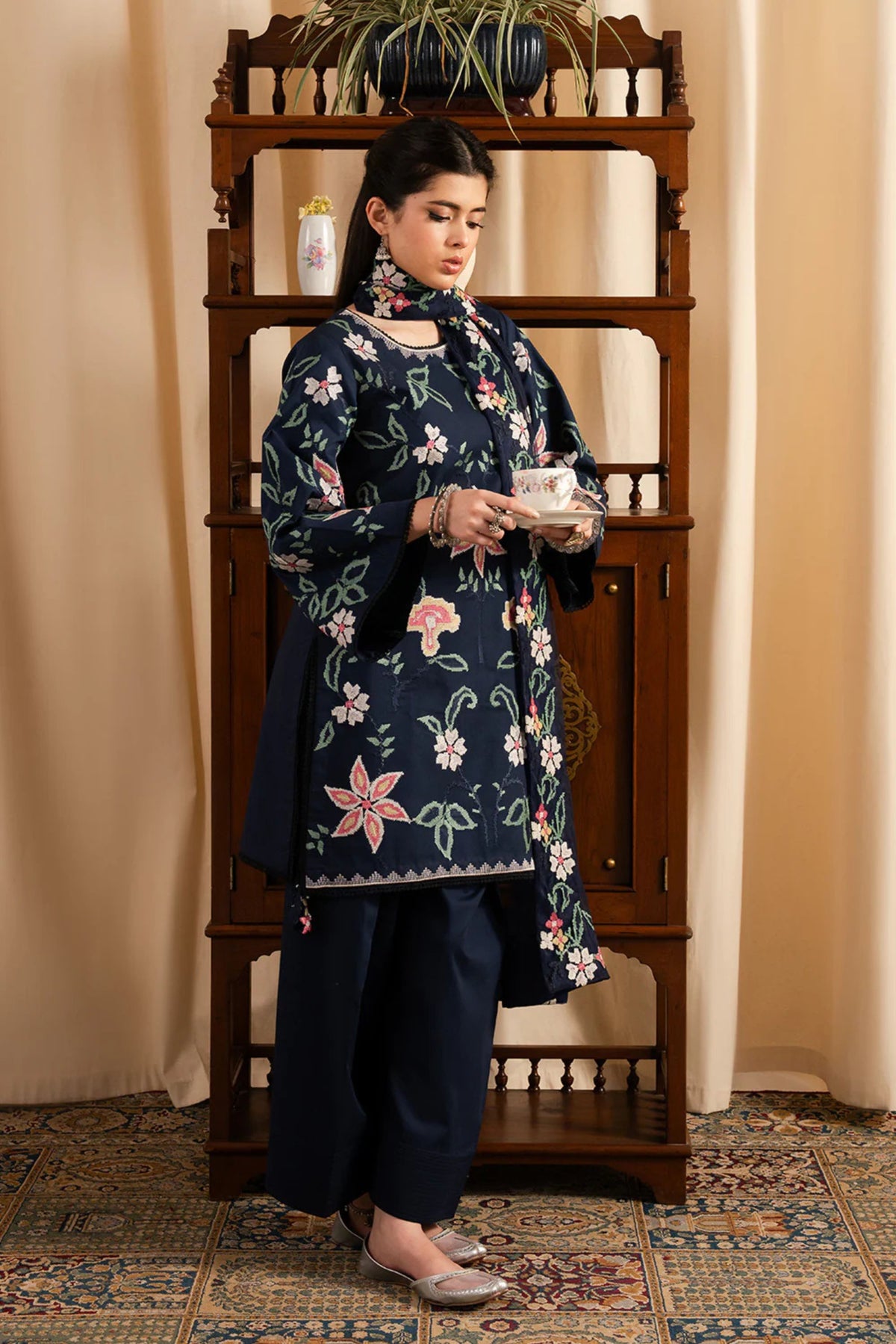 Latest Pakistani Formal Outfits 2025