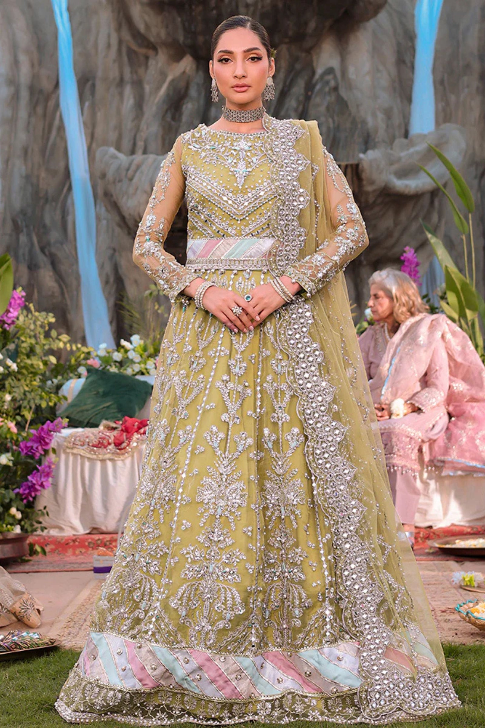 Pakistani Mehndi Night Outfit | USA, UK, Canada