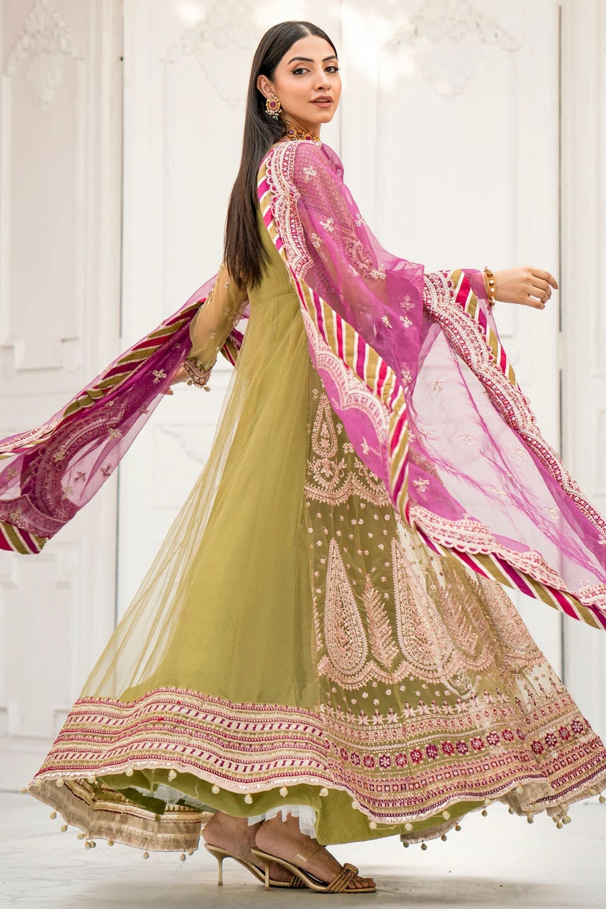 Pakistani Ladies Wedding Outfits | USA, UK, Canada