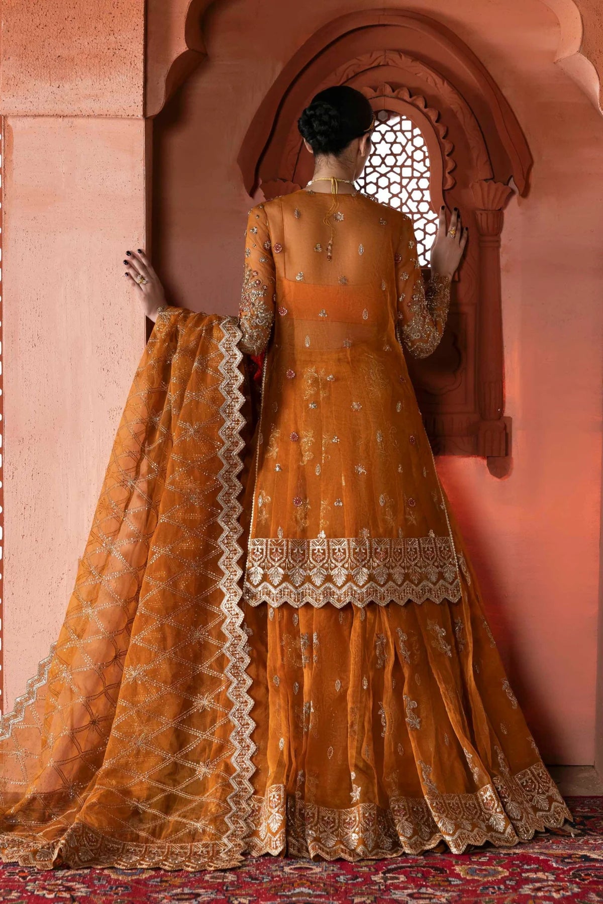 Pakistani Mehndi Night Outfit For Women 