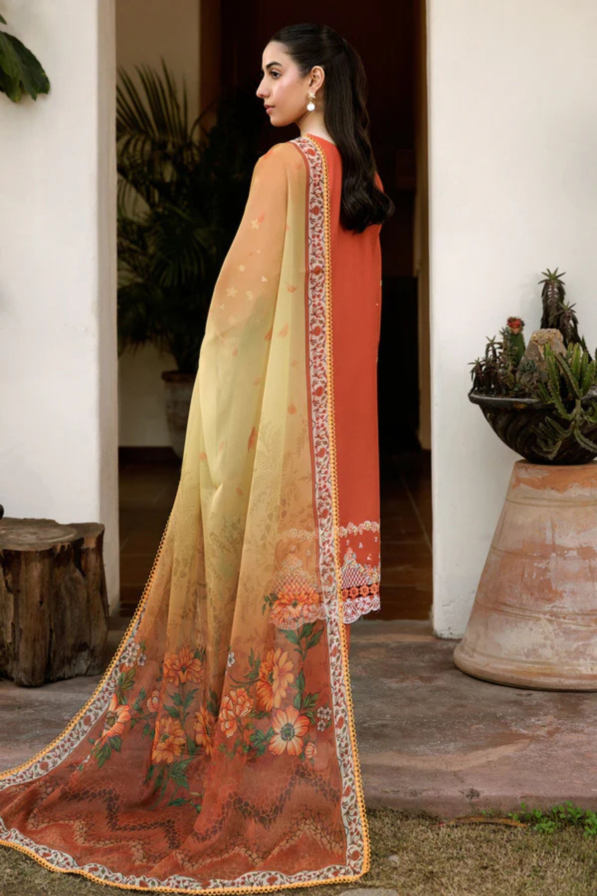 Latest Pakistani Semi Formal Outfits 2025