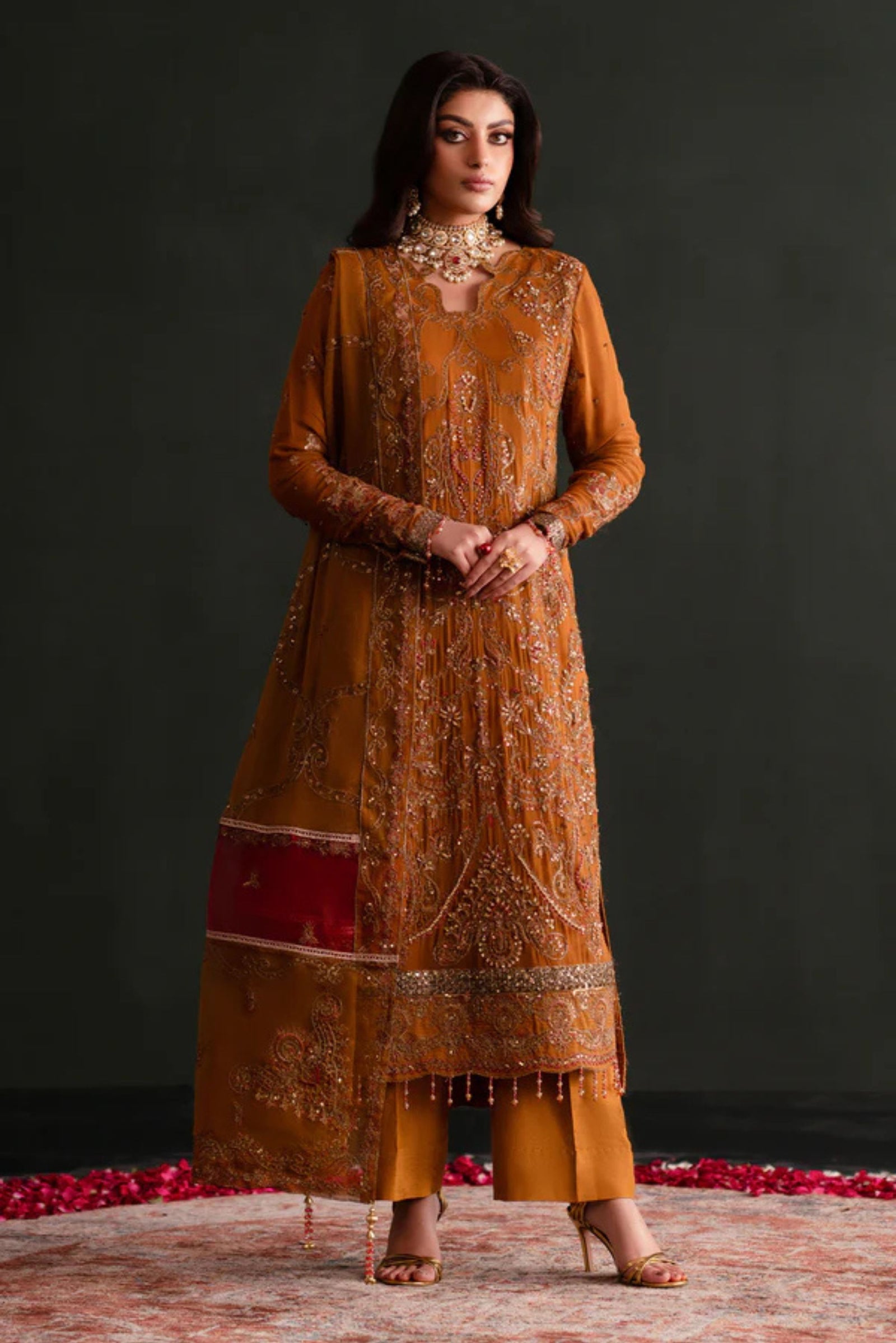 Pakistani Mehndi Night Outfit For Ladies