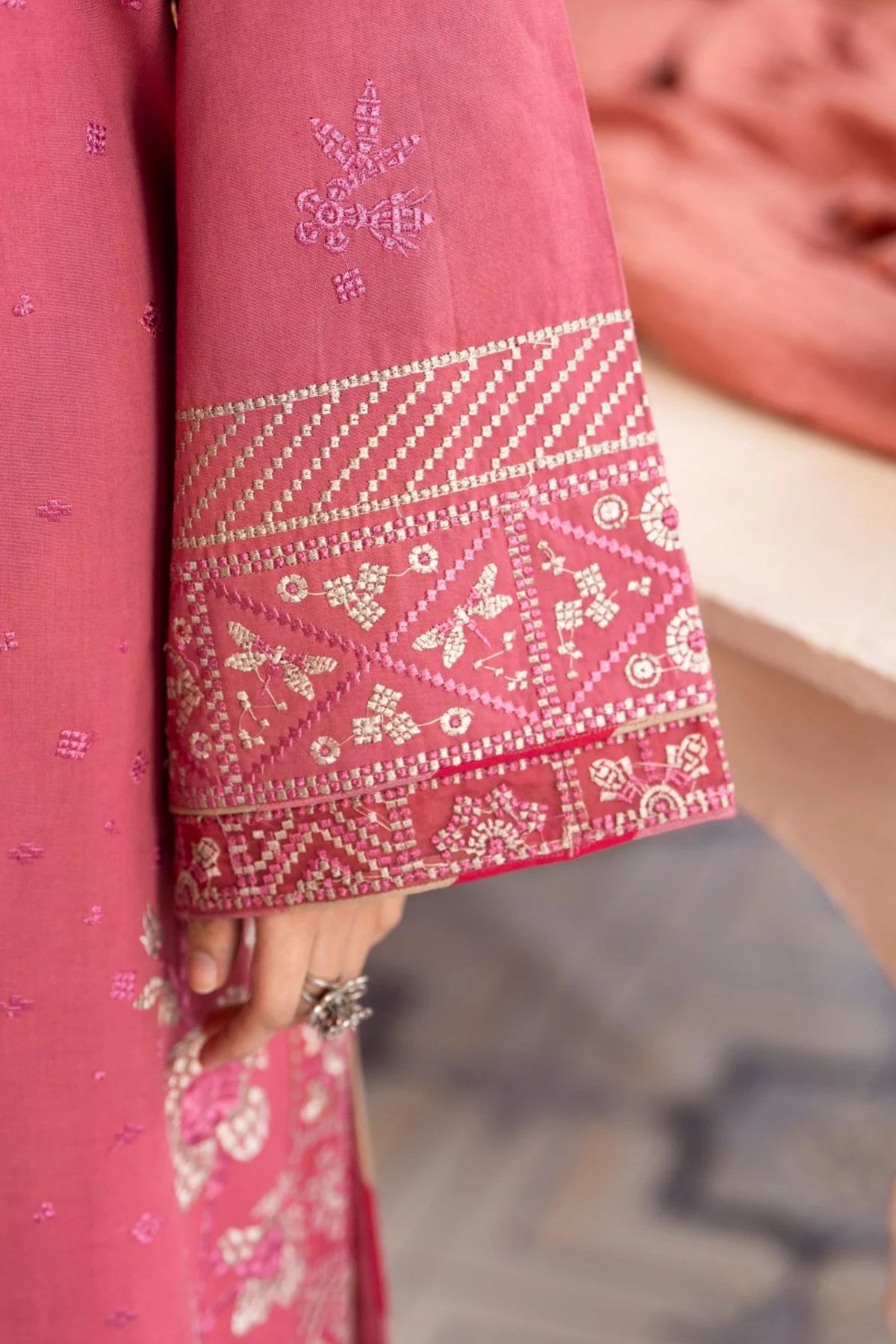  Pakistani Lawn Suits Online Sydney
