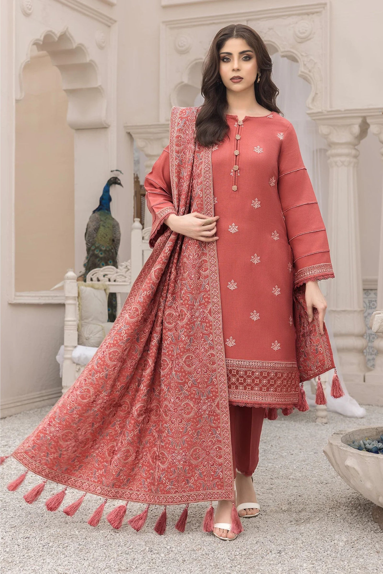 Latest Pakistani Readymade Suits Online