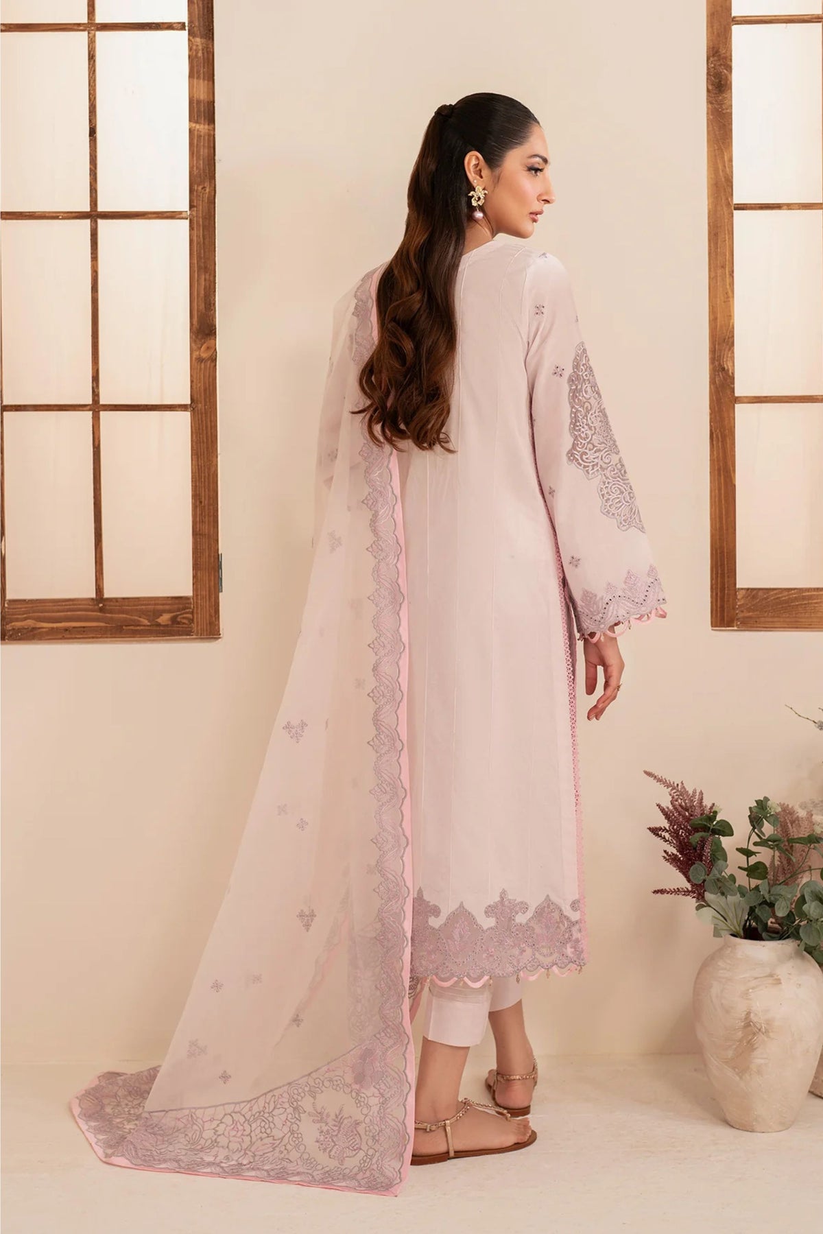 Pakistani Lawn 3PC Suit