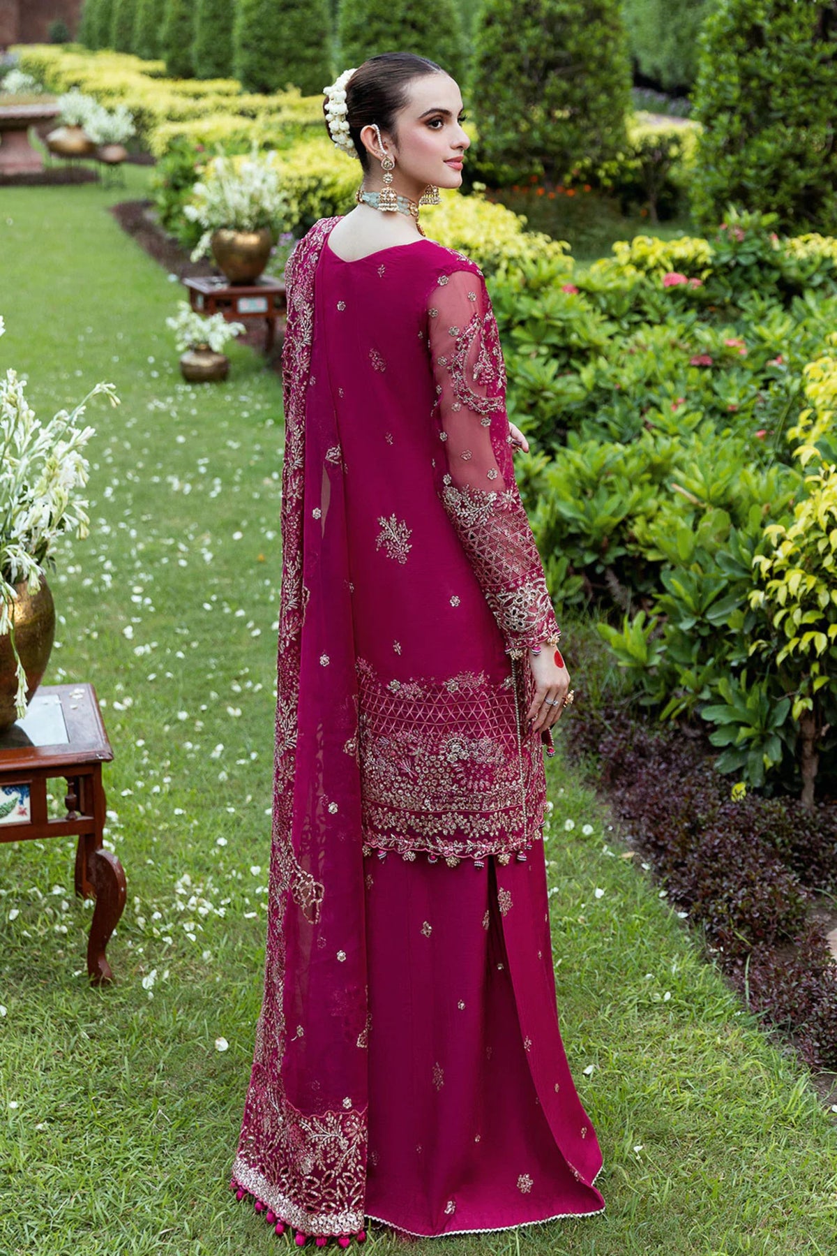 Latest Pakistani Wedding Outfits 2025