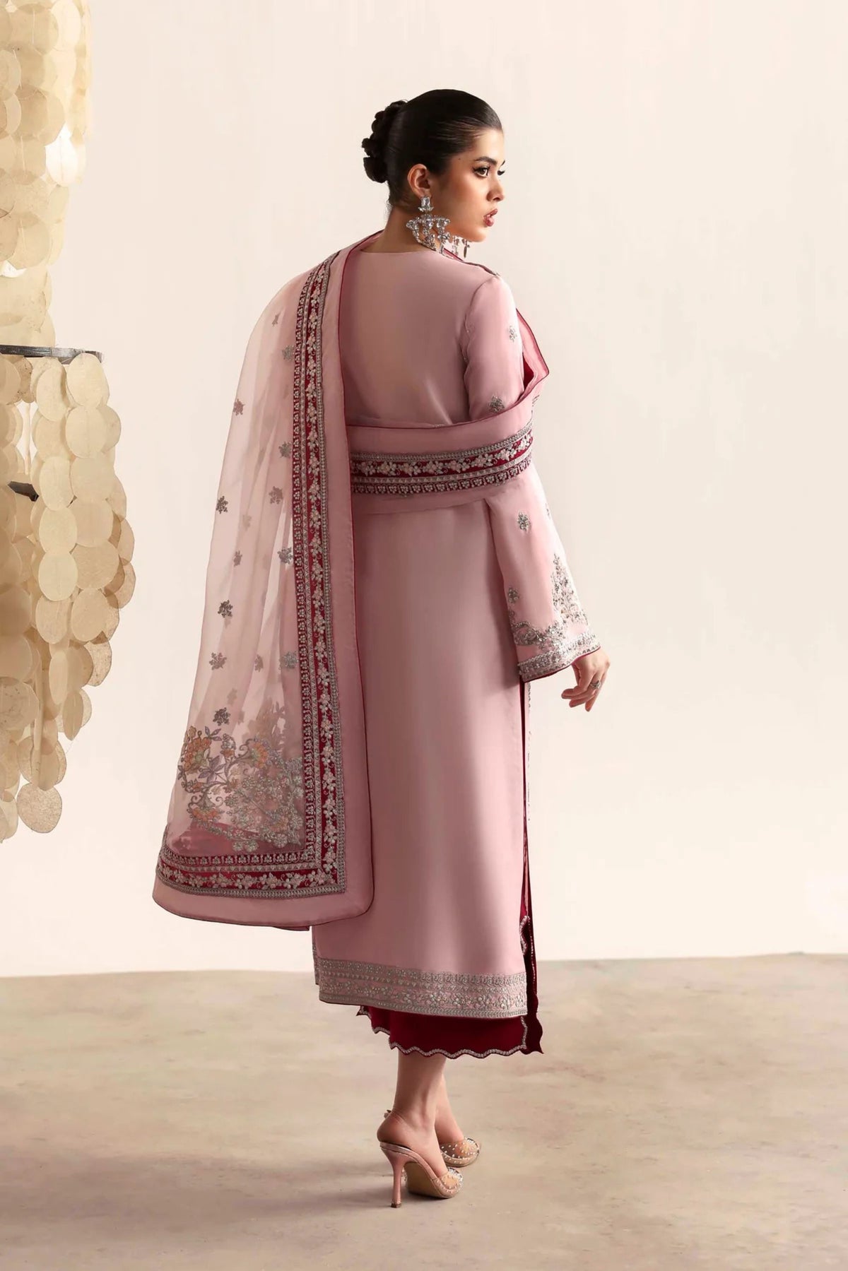 Classy Formal Outfits for Women