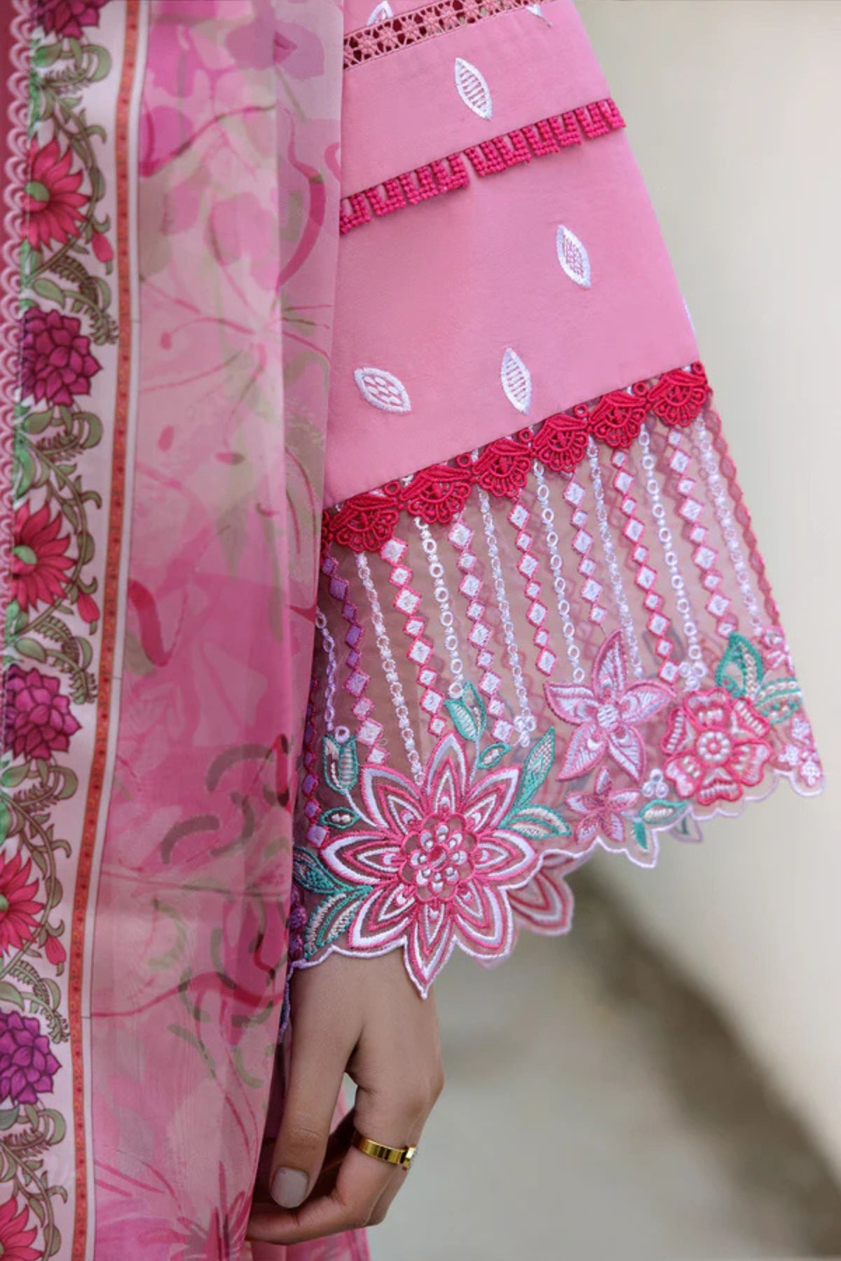 Traditional Pakistani Clothing For Women