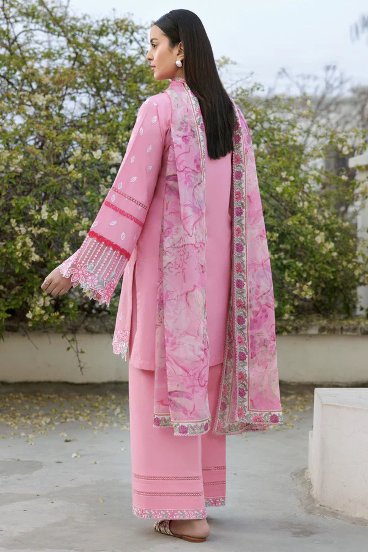 Traditional Pakistani Clothing For Women