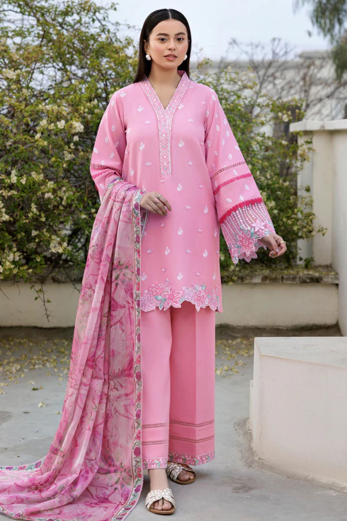Traditional Pakistani Clothing For Women