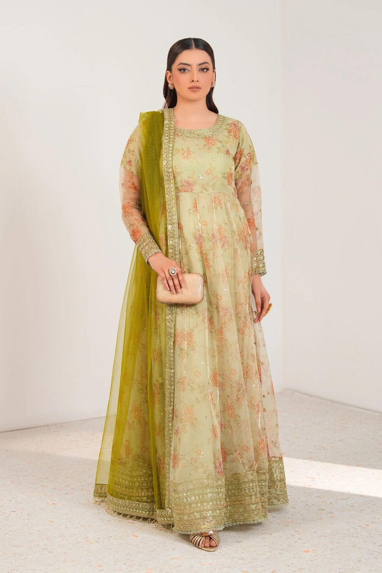 Pakistani Wedding Clothes For Females