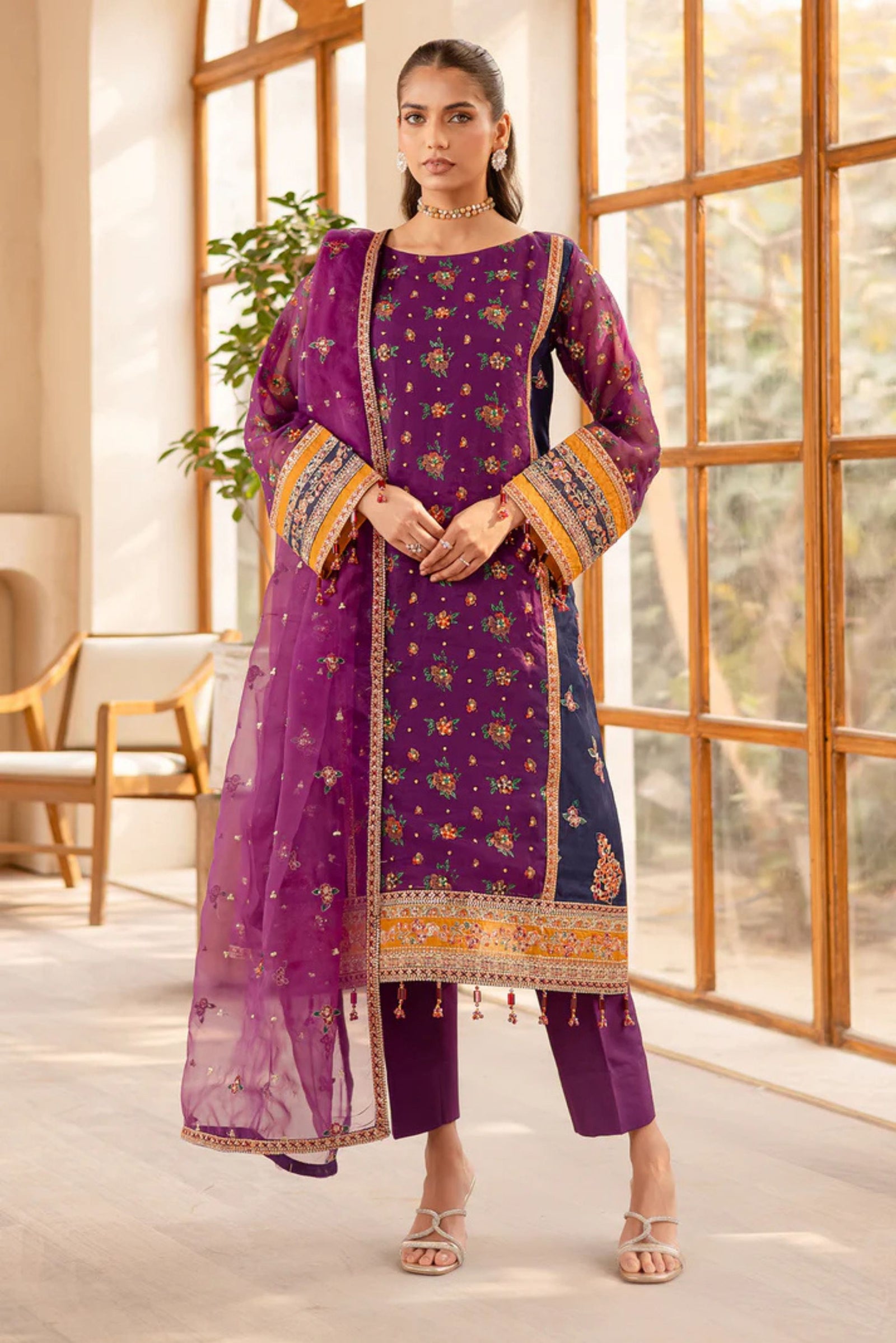 pakistani mehndi night outfit