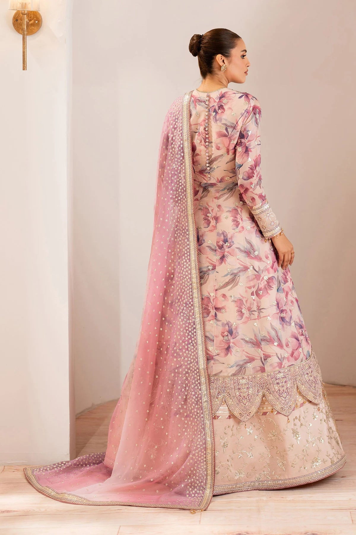 Latest Pakistani Wedding Outfits 2025