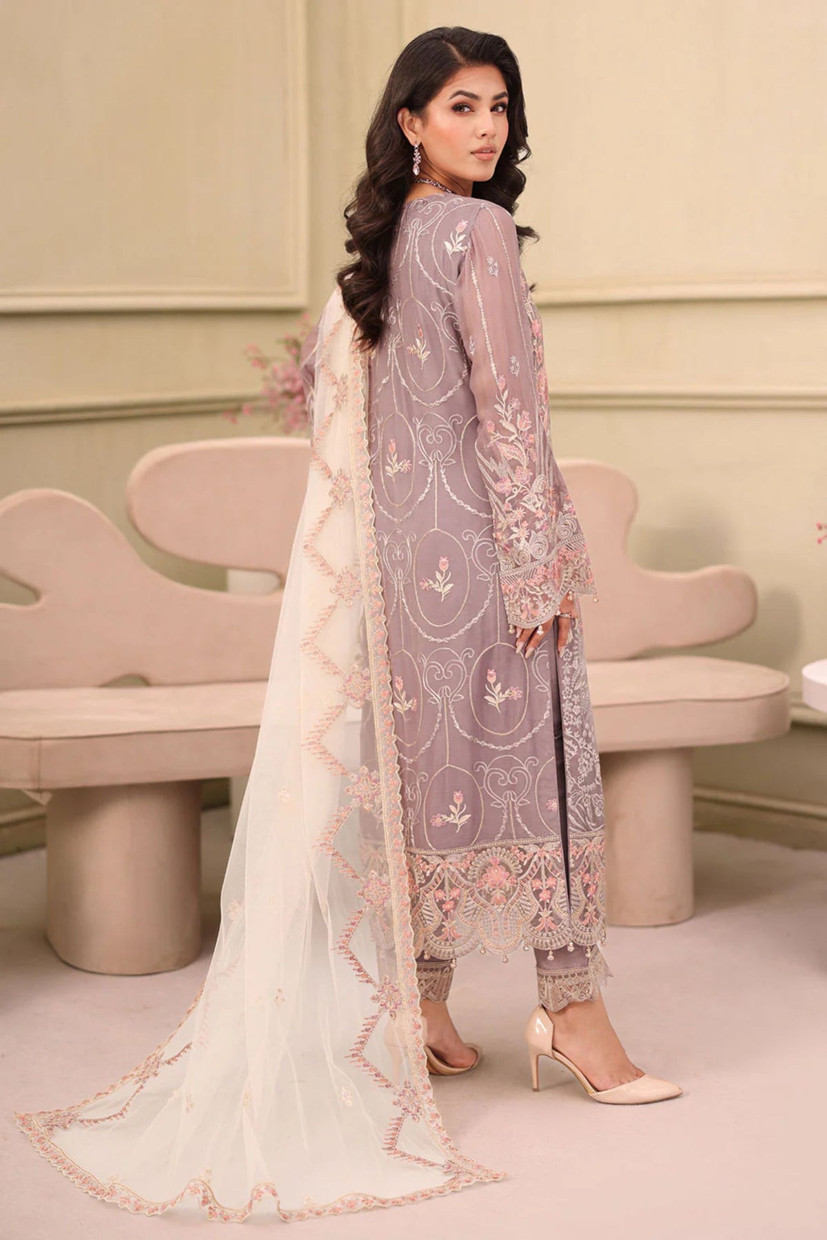 Traditional Pakistani Wedding Suits For Ladies