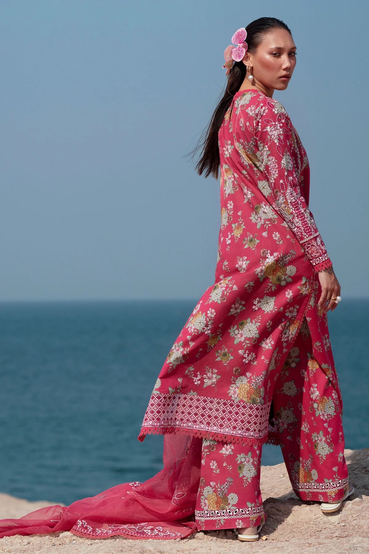  Pakistani Lawn Suits Online Sydney