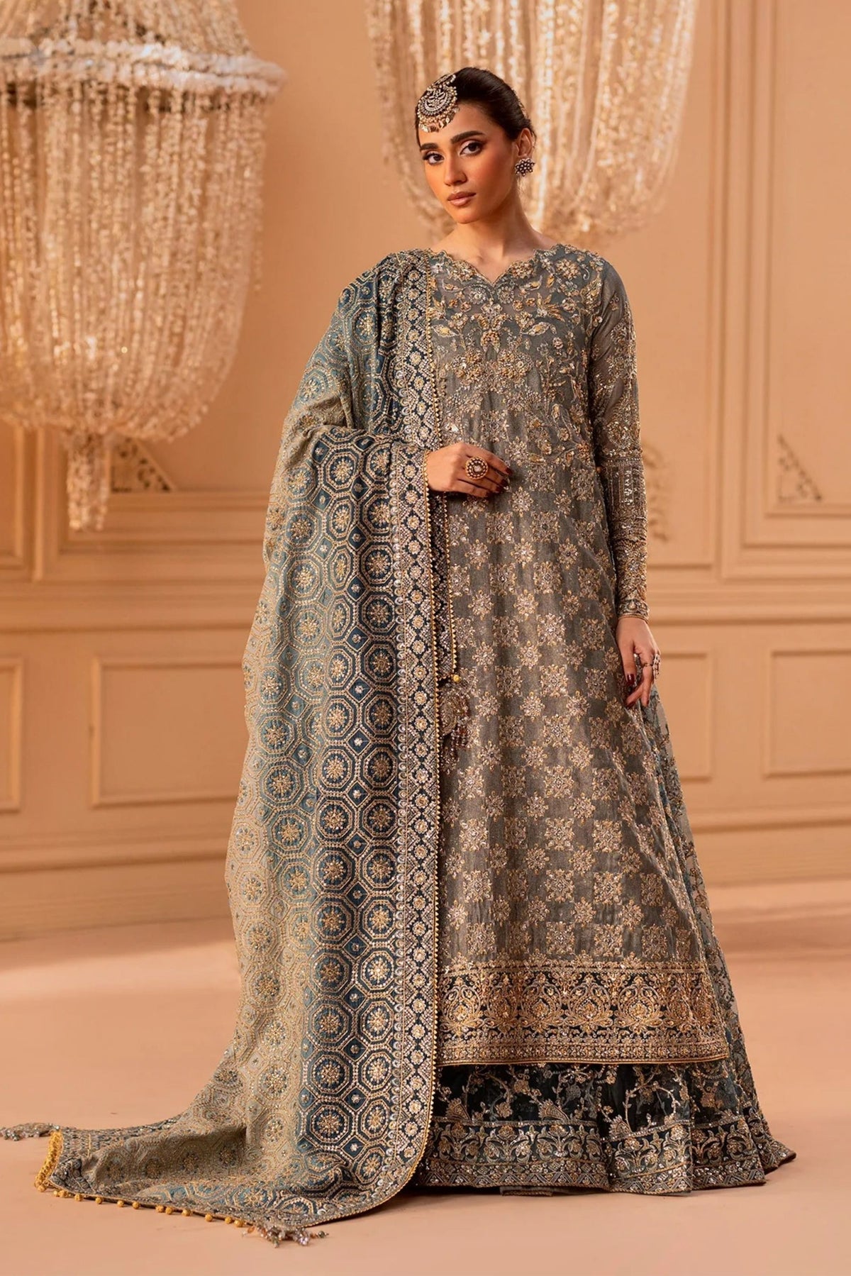 Pakistani Wedding Outfits For Sister Of The Bride