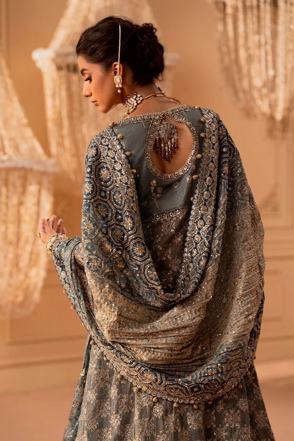 Pakistani Wedding Outfits For Sister Of The Bride