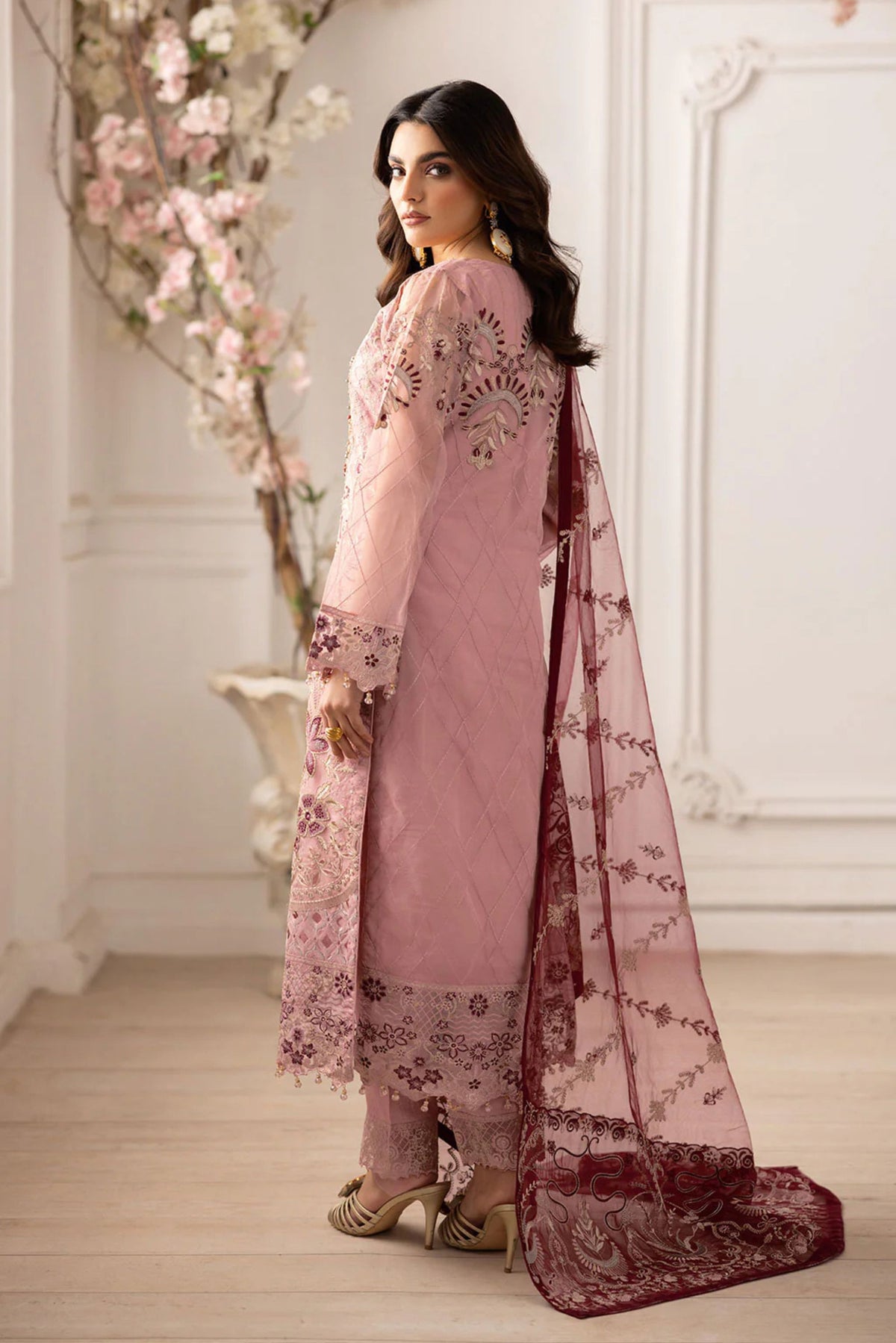 Pakistani Formal Wear To Attend Wedding