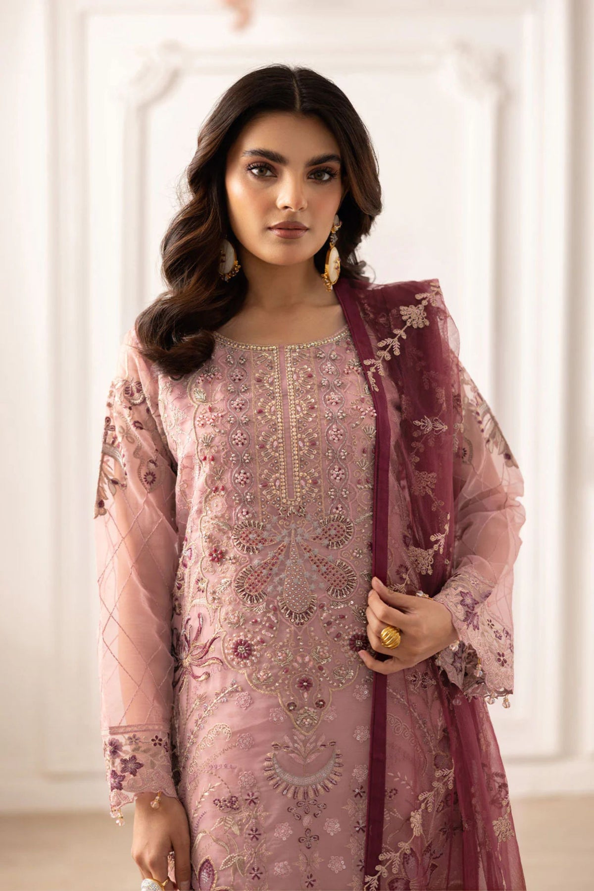 Pakistani Formal Wear To Attend Wedding