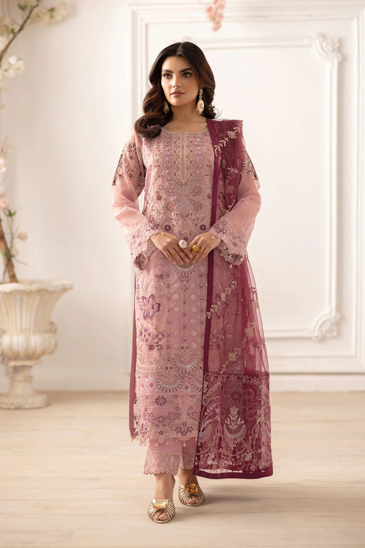 Pakistani Formal Wear To Attend Wedding