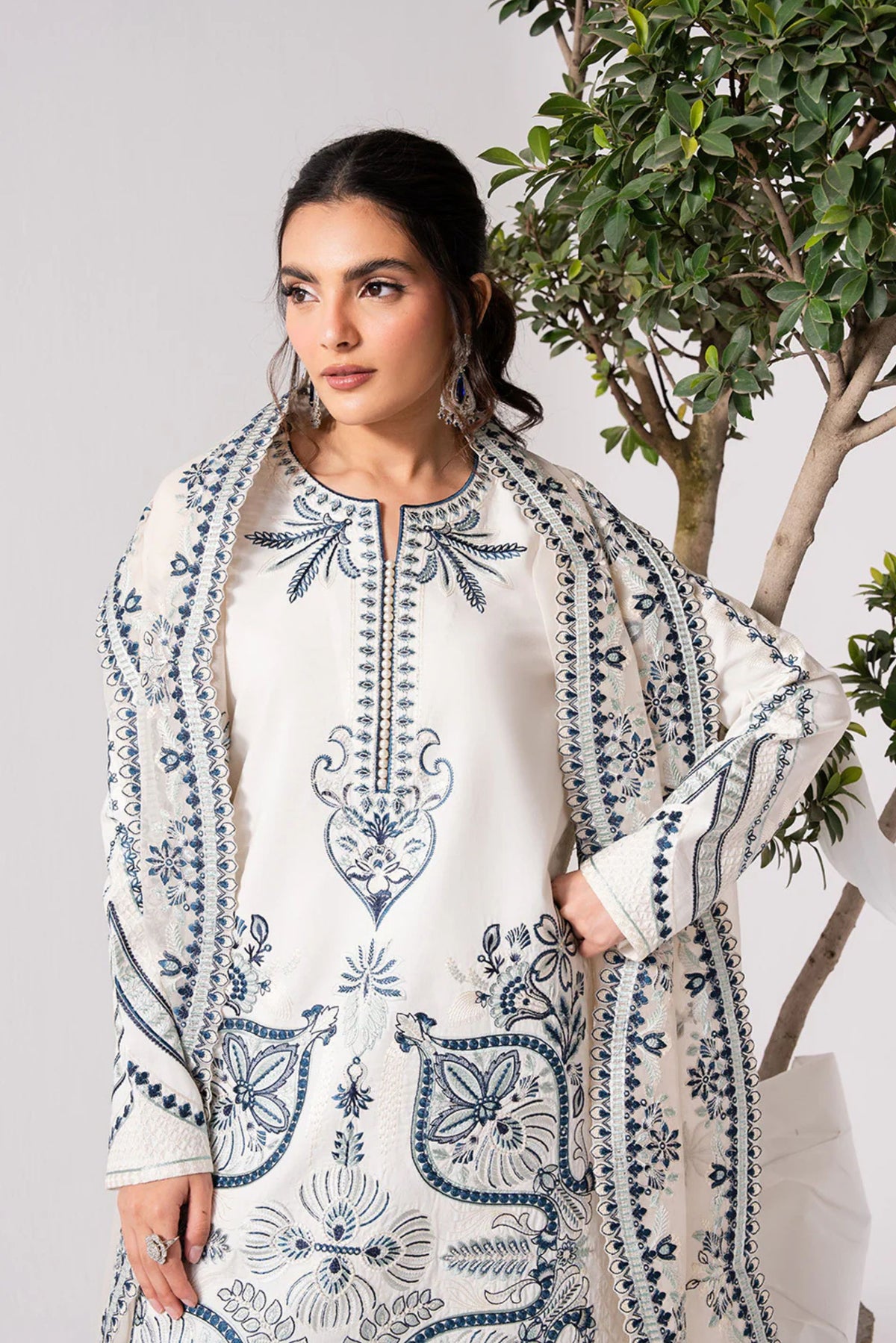 Guest Outfits To Attend Pakistani Get Together