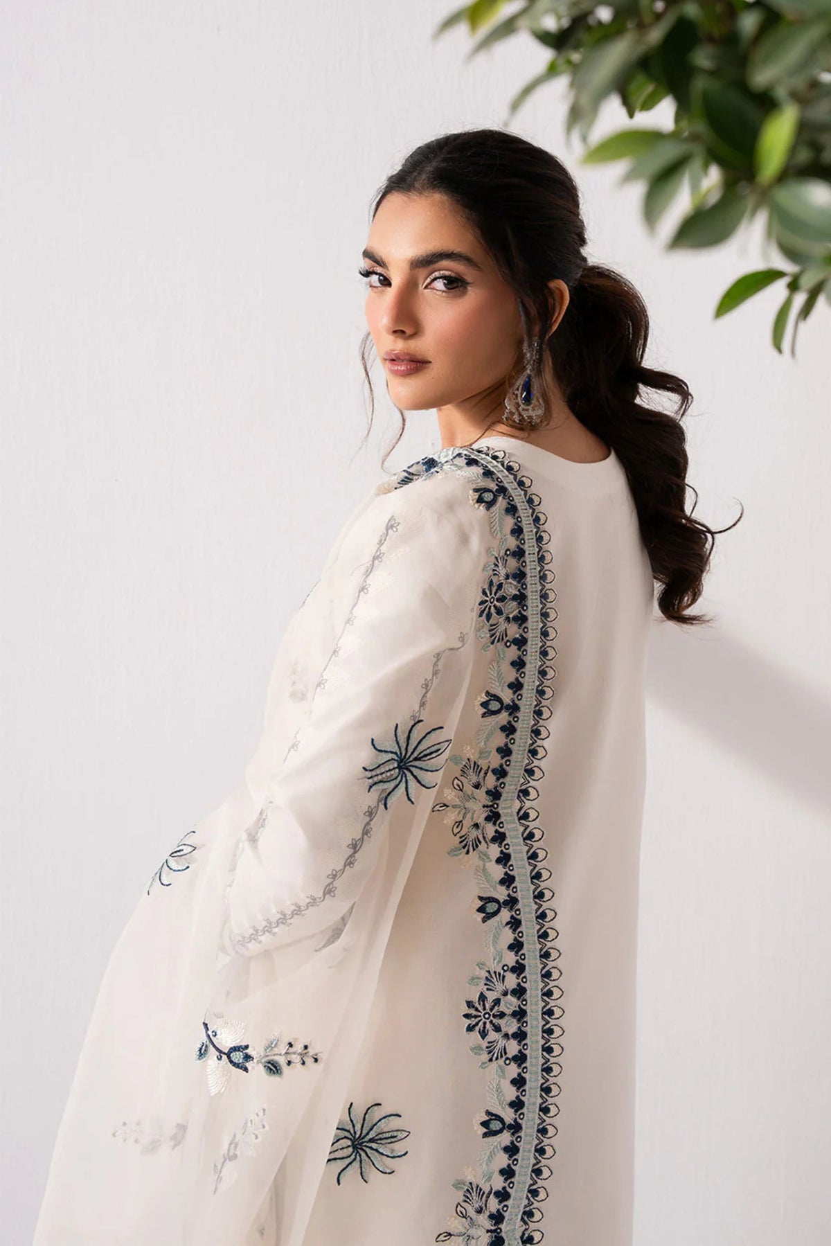 Guest Outfits To Attend Pakistani Get Together
