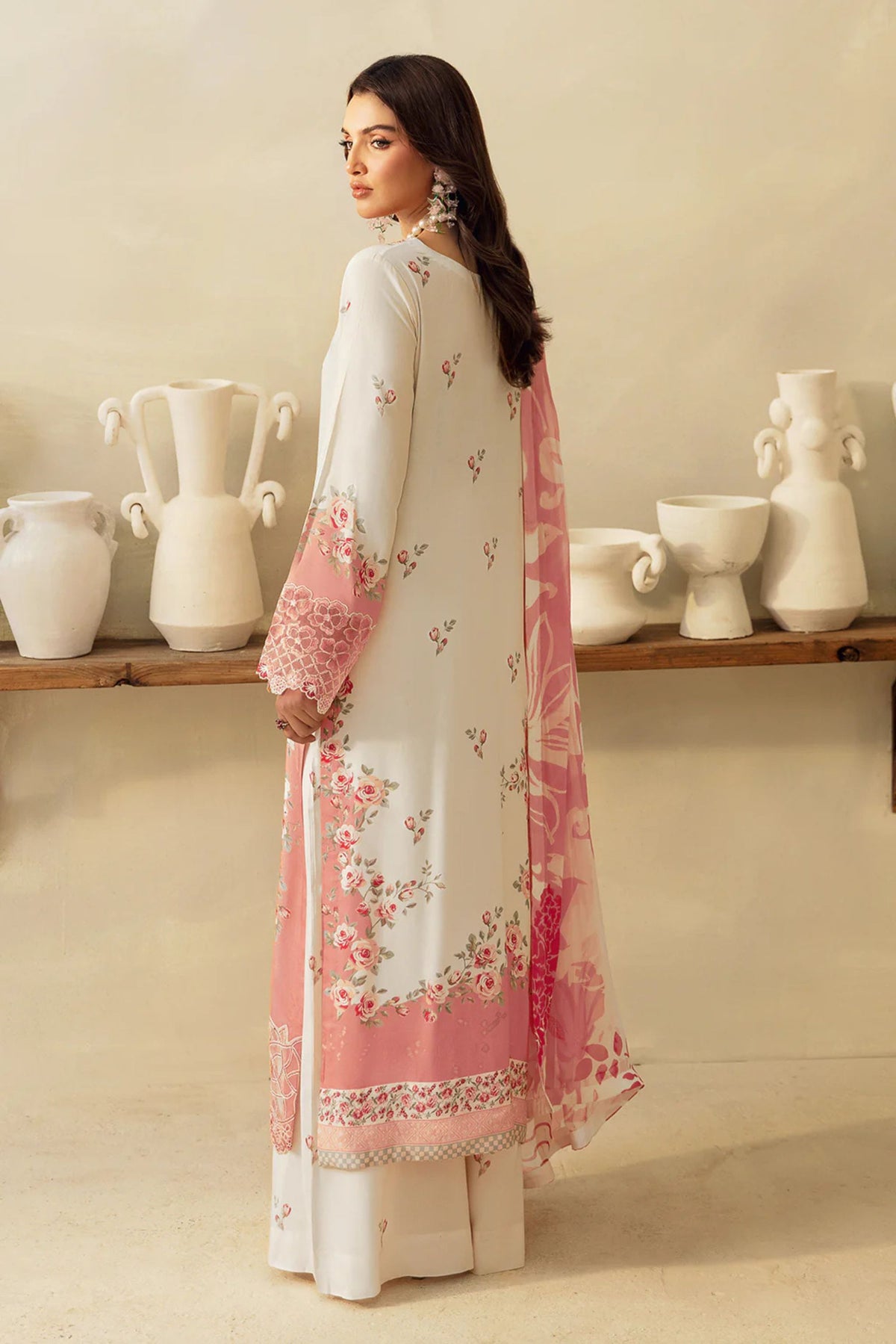 Traditional Pakistani Formal Clothing 
