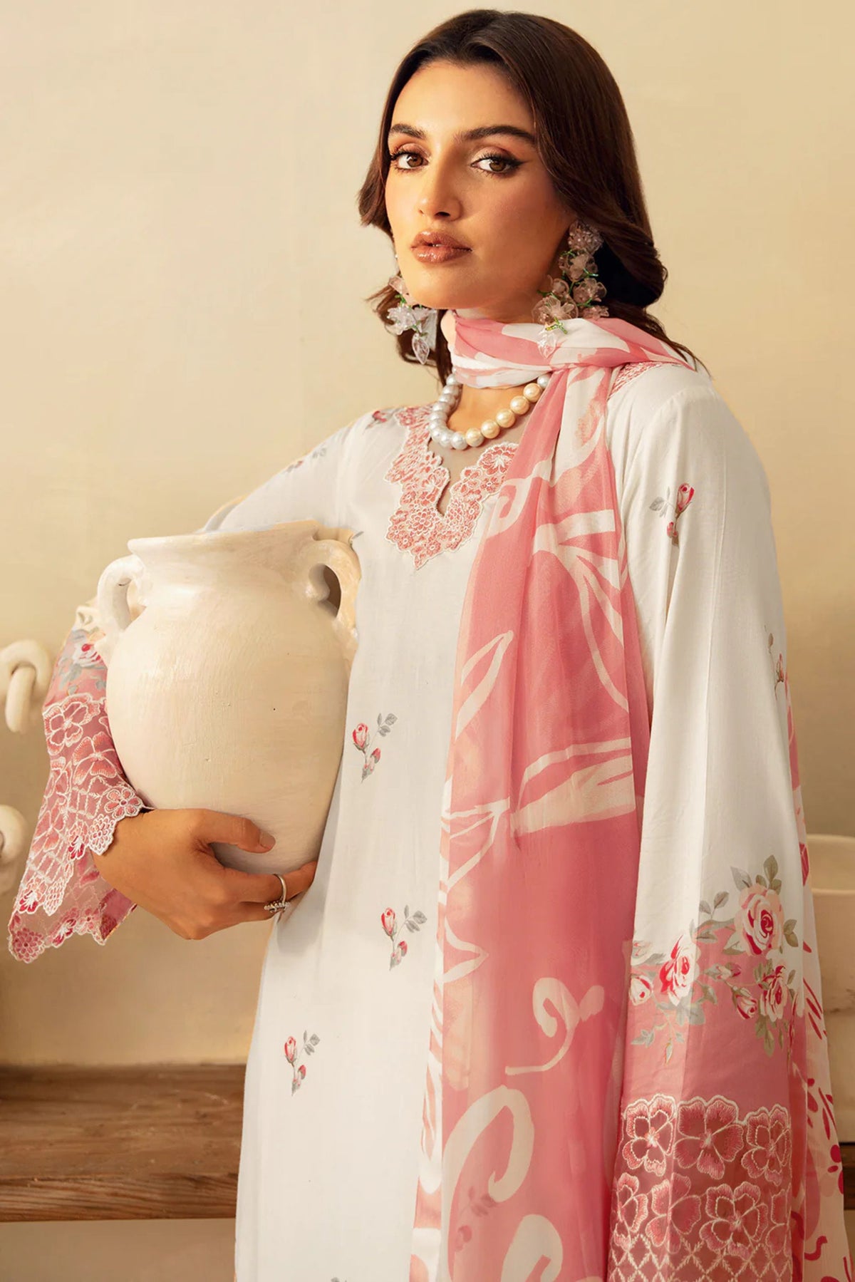Traditional Pakistani Formal Clothing 