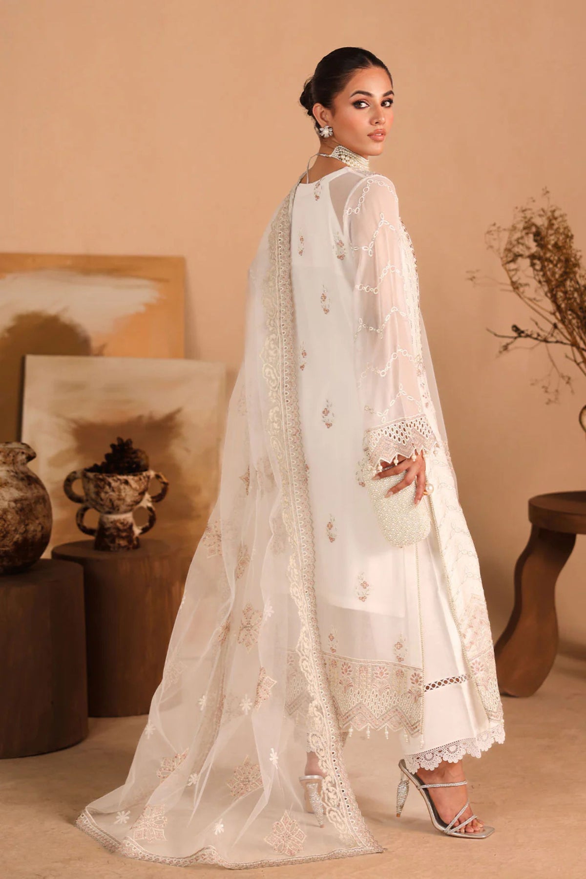 Pakistani Ladies Wedding Outfits In USA