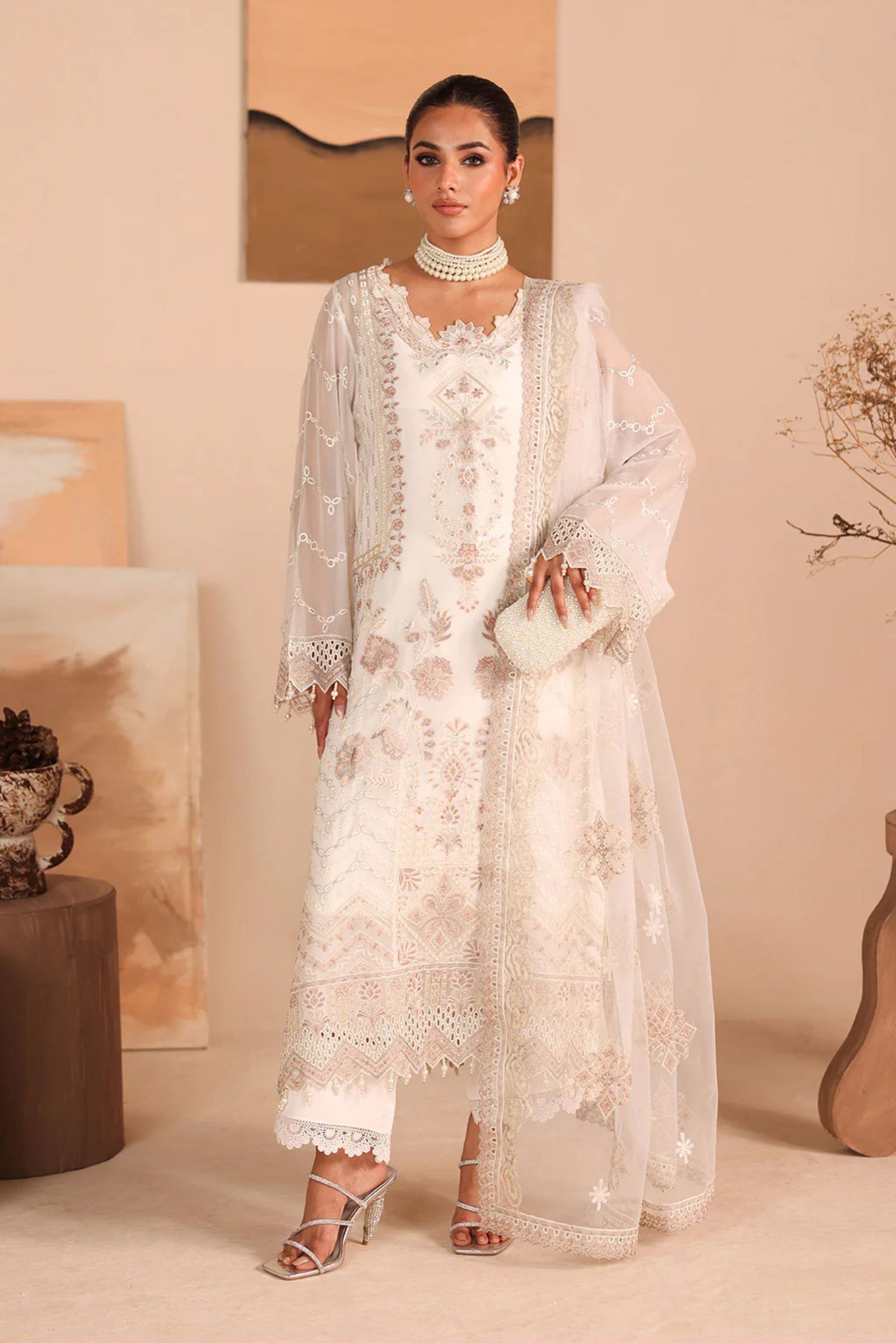 Pakistani Ladies Wedding Outfits In USA