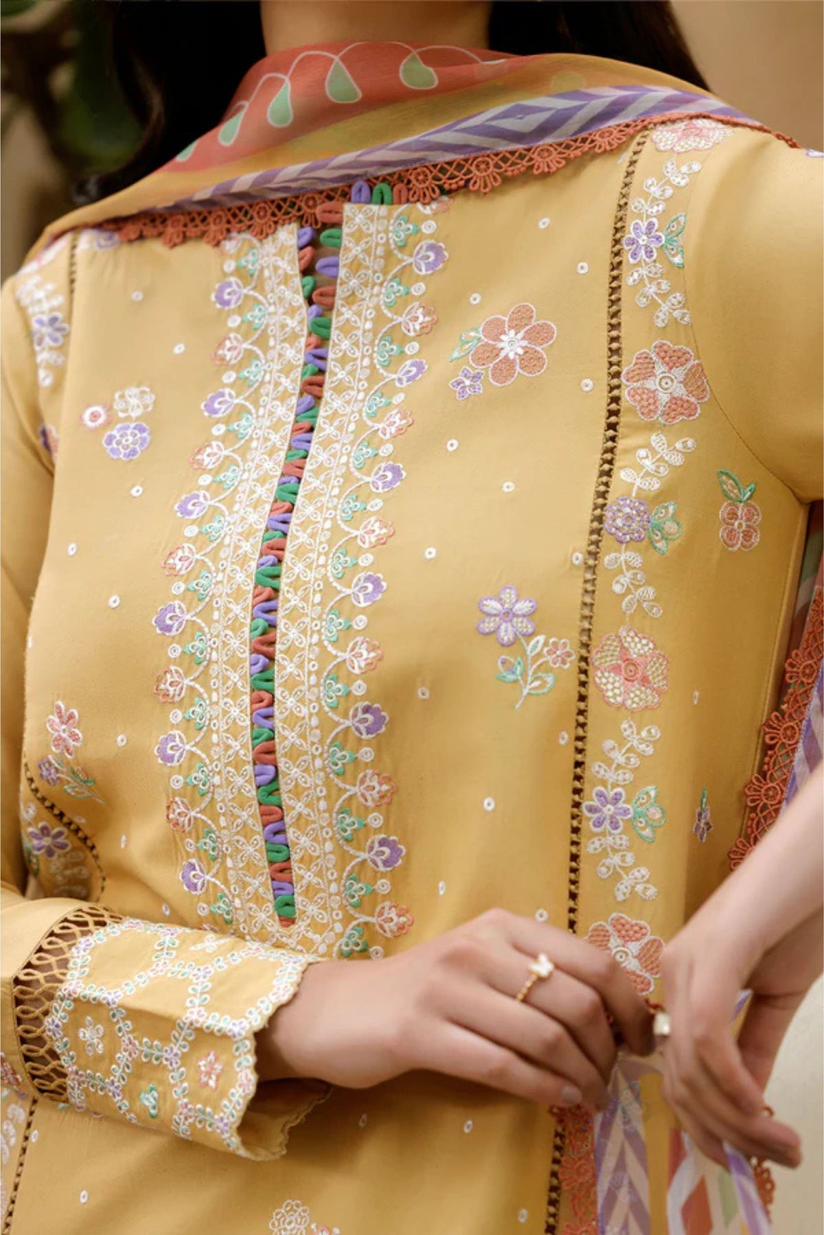 Pakistani Semi Formal Salwar Kameez