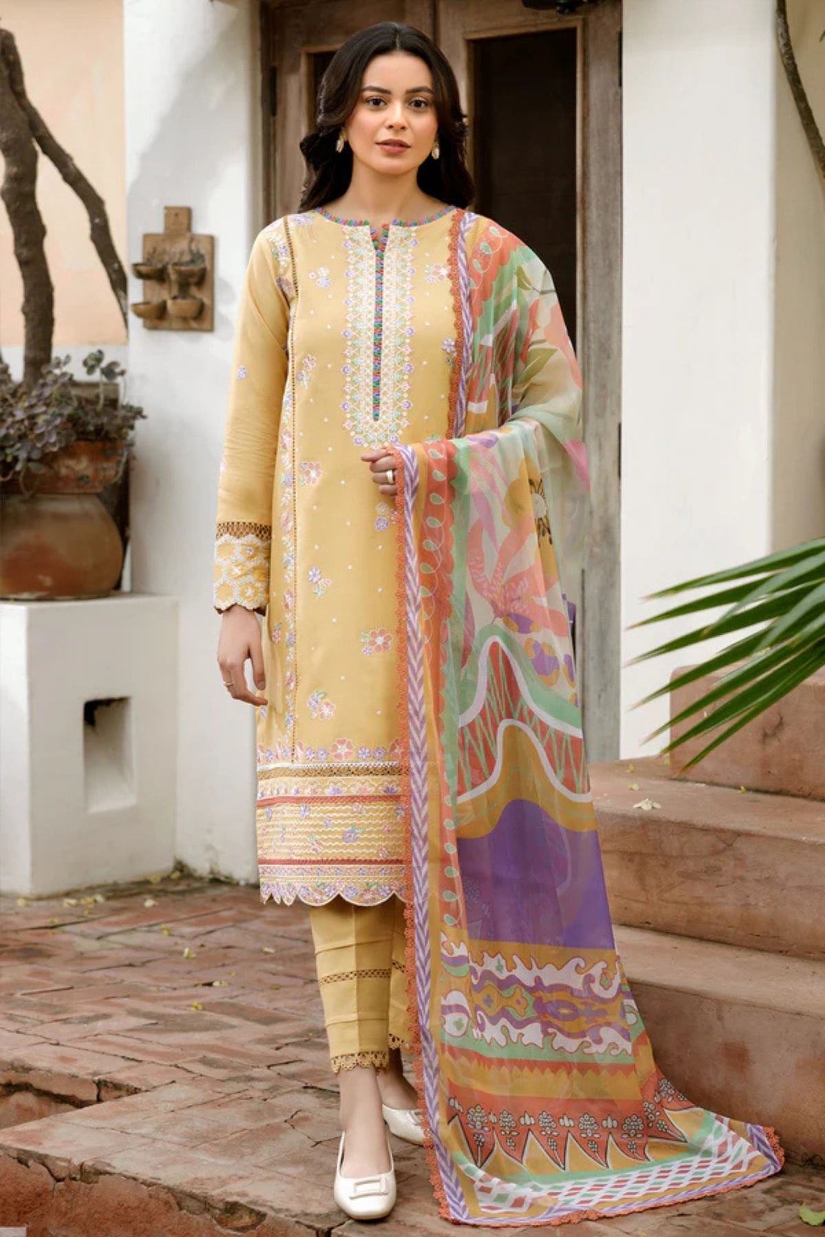 Pakistani Semi Formal Salwar Kameez