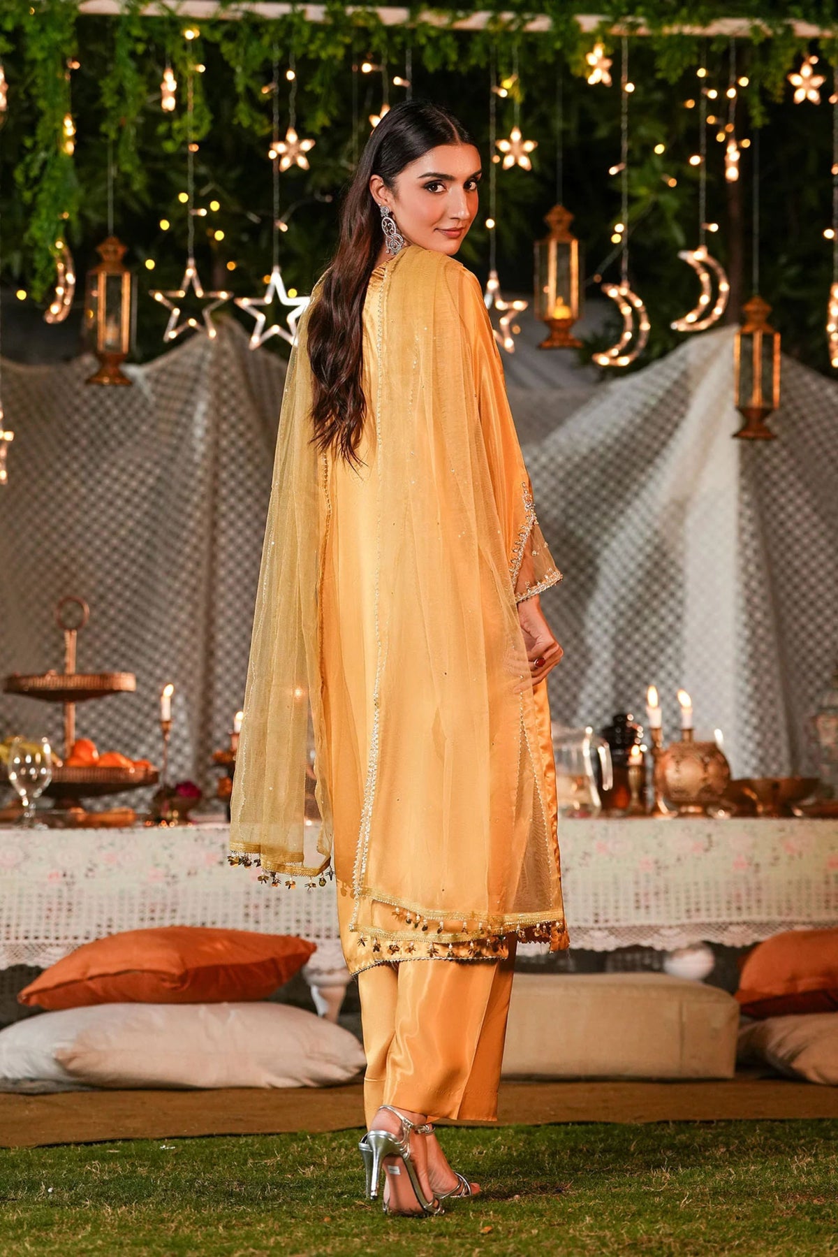 Traditional Pakistani Wedding Outfits