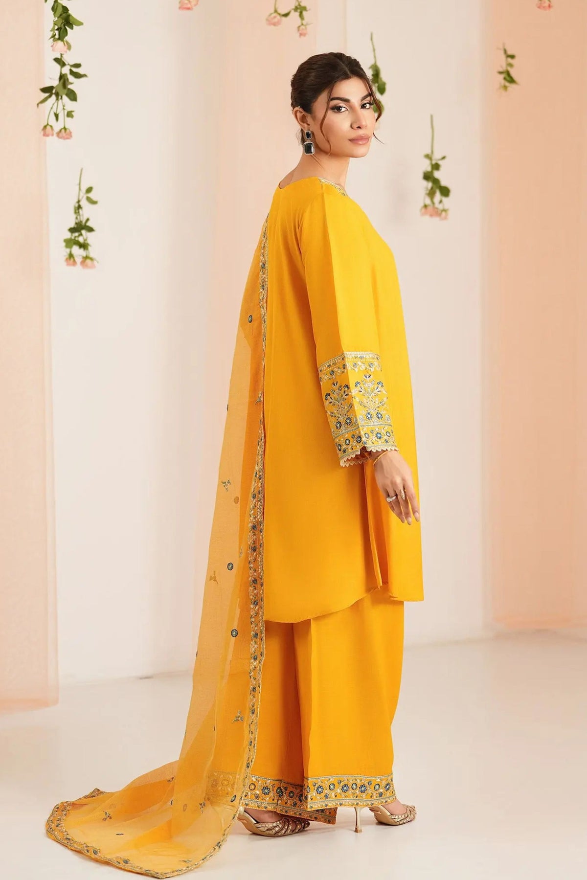 Formal Suits For Pakistani Wedding Function