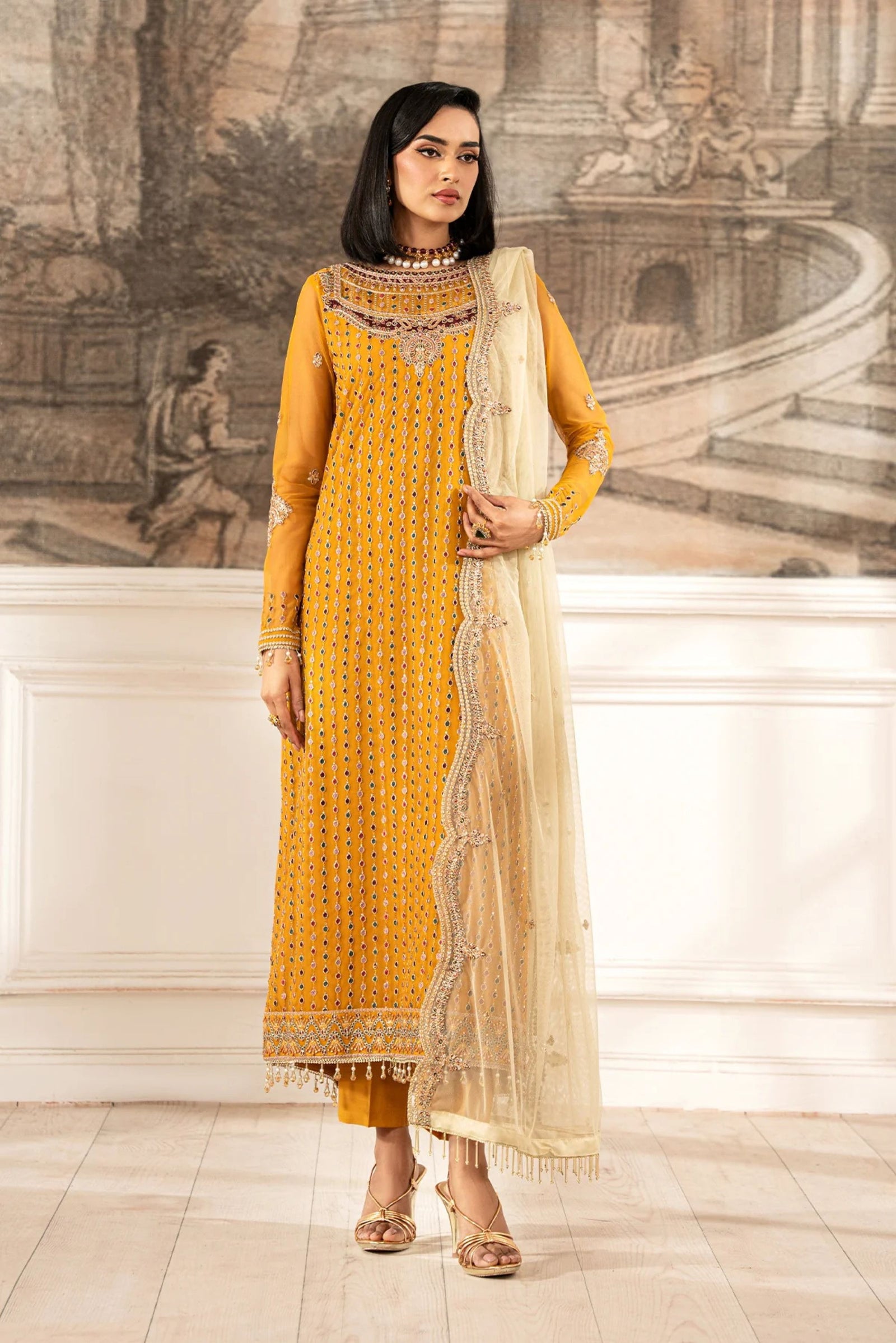 Pakistani Mehndi Night Outfit For Ladies