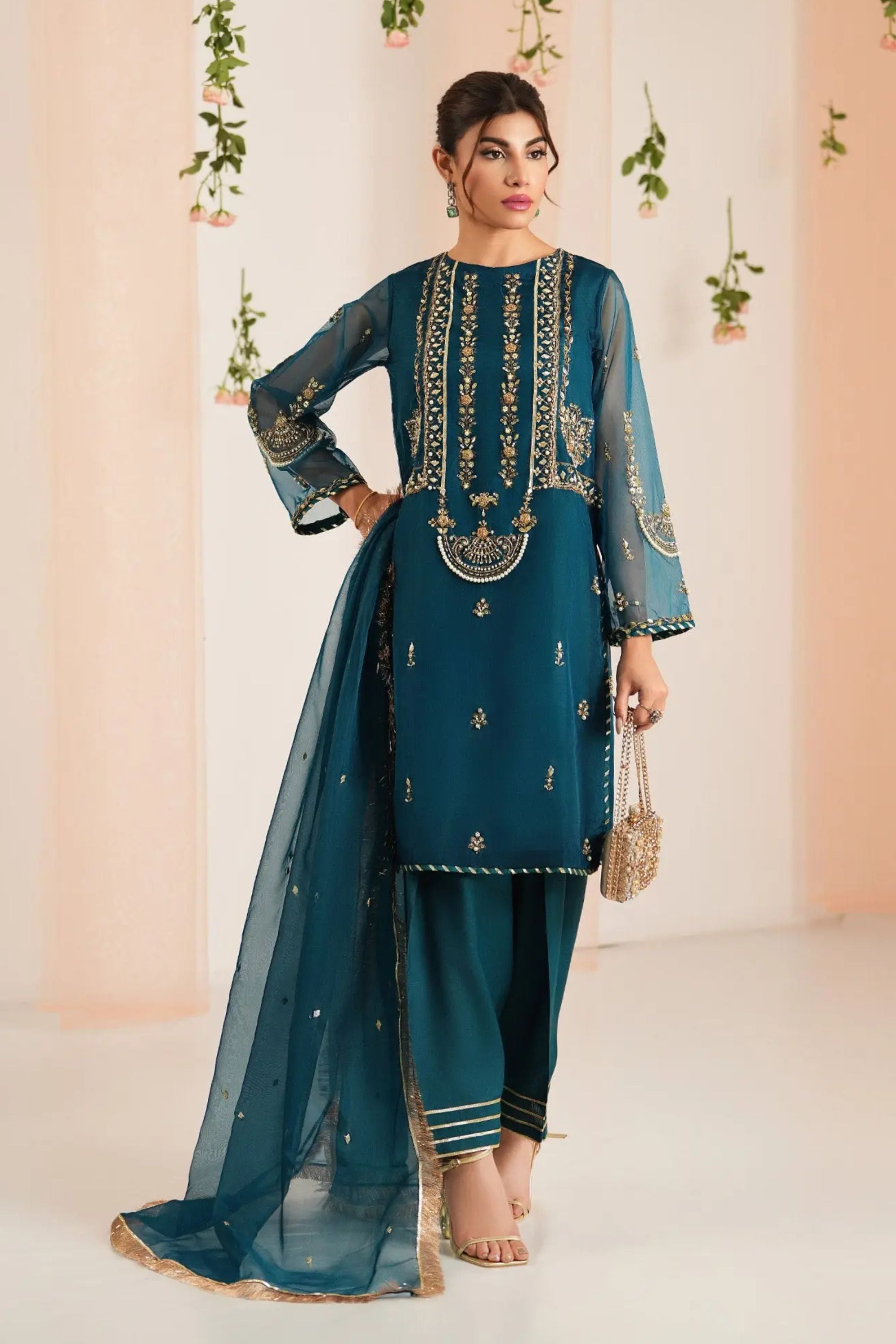 Wedding Wear Pakistani Outfits For Mehndi Event