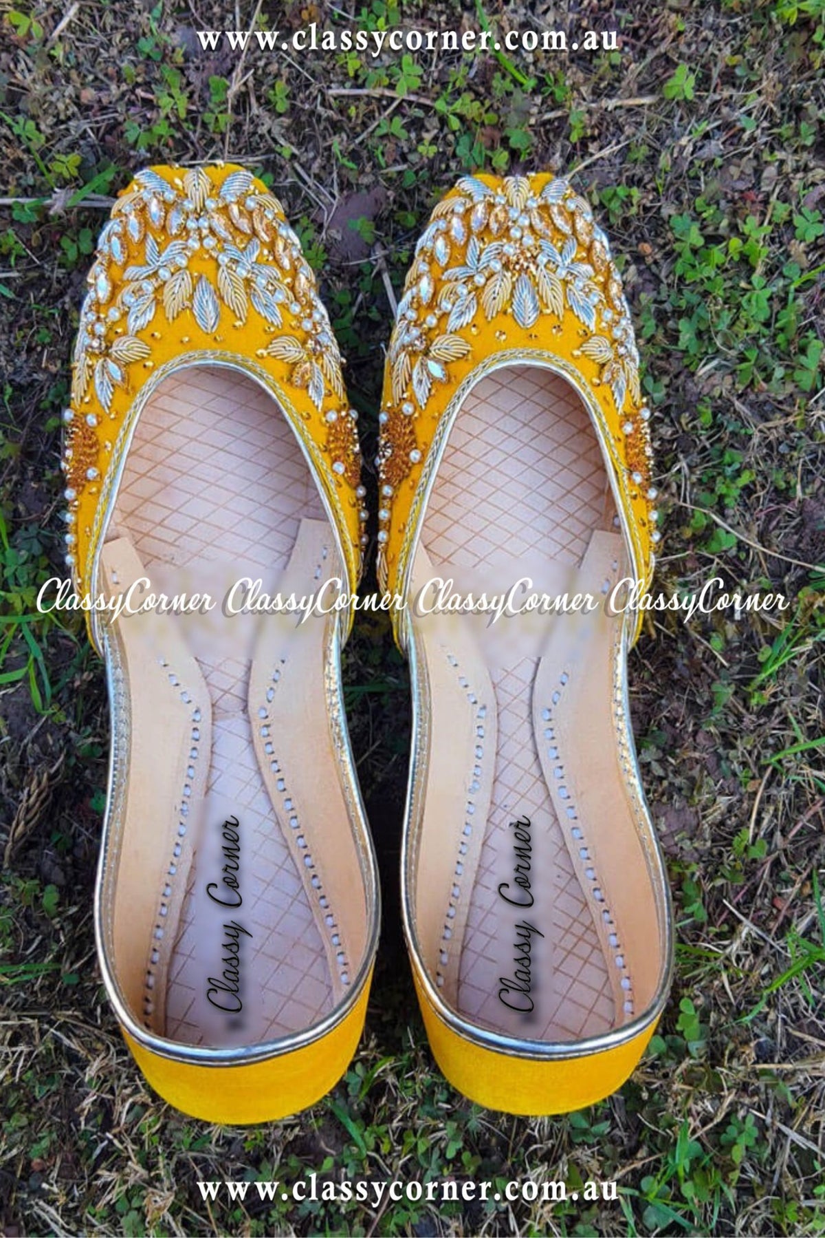 Premium Embroidered Khussa - Classy Corner