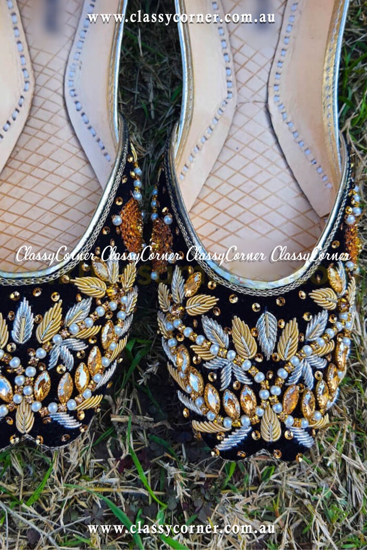 Premium Embroidered Khussa - Classy Corner