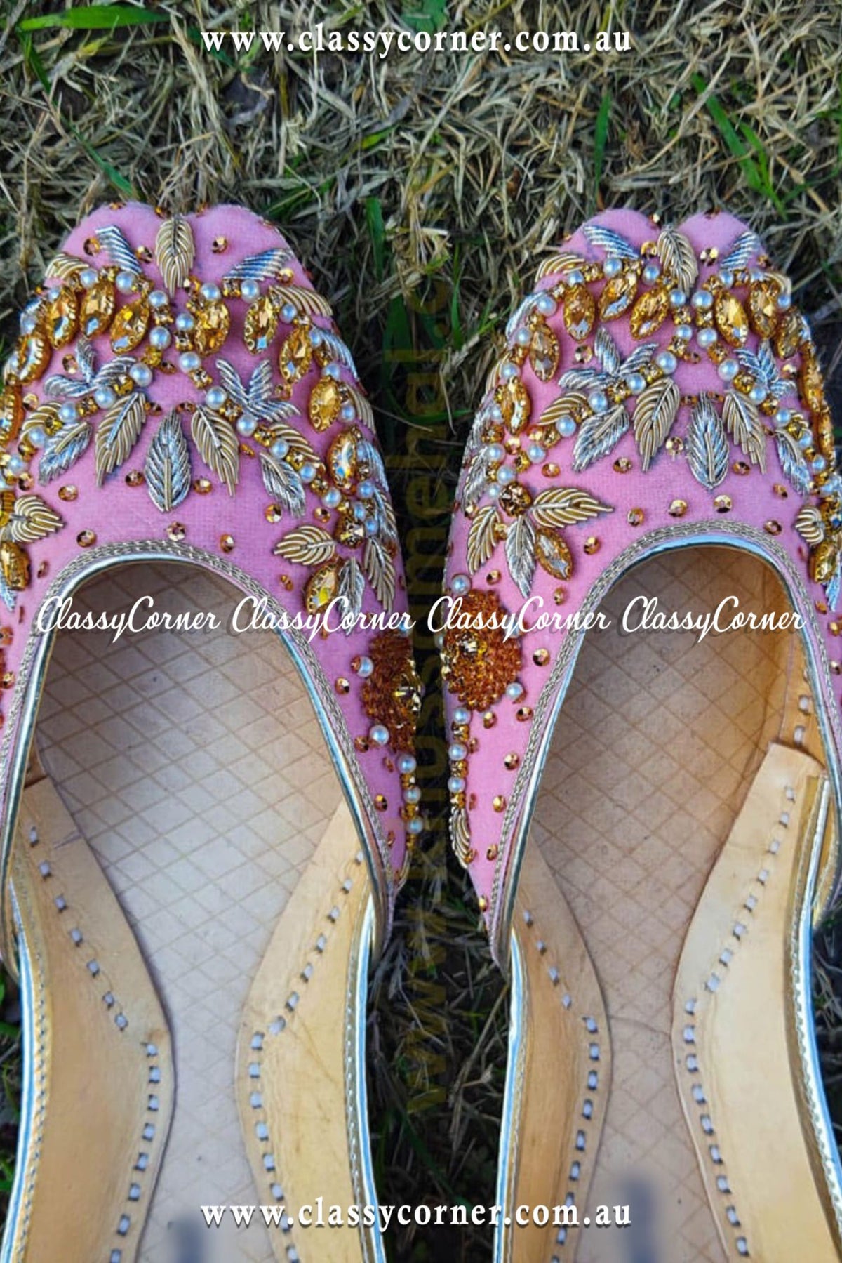 Premium Embroidered Khussa - Classy Corner