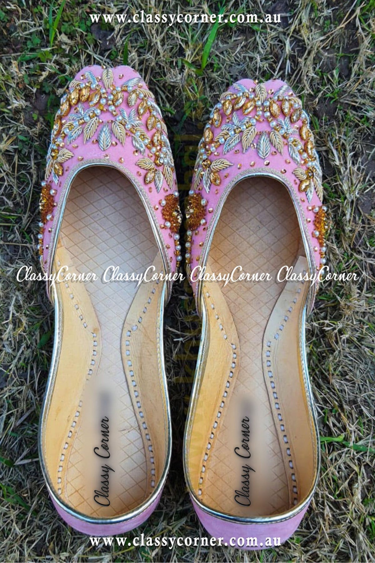 Premium Embroidered Khussa - Classy Corner